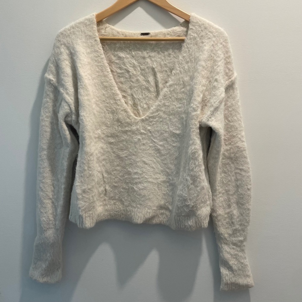 Free People Women Cream Fuzzy Eyelash Knit Deep V-Neck Pullover Sweater